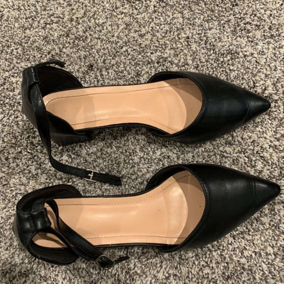 Women’s black pointed toe heels - Picture 2 of 3